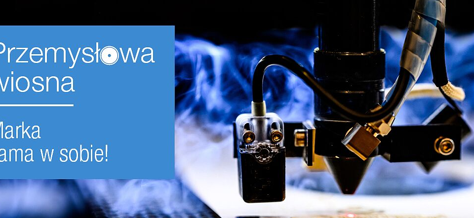 Tekst: Przemysłowa wiosna , Marka sama w sobie Na obrazie widniej automatyczne urzadzenie